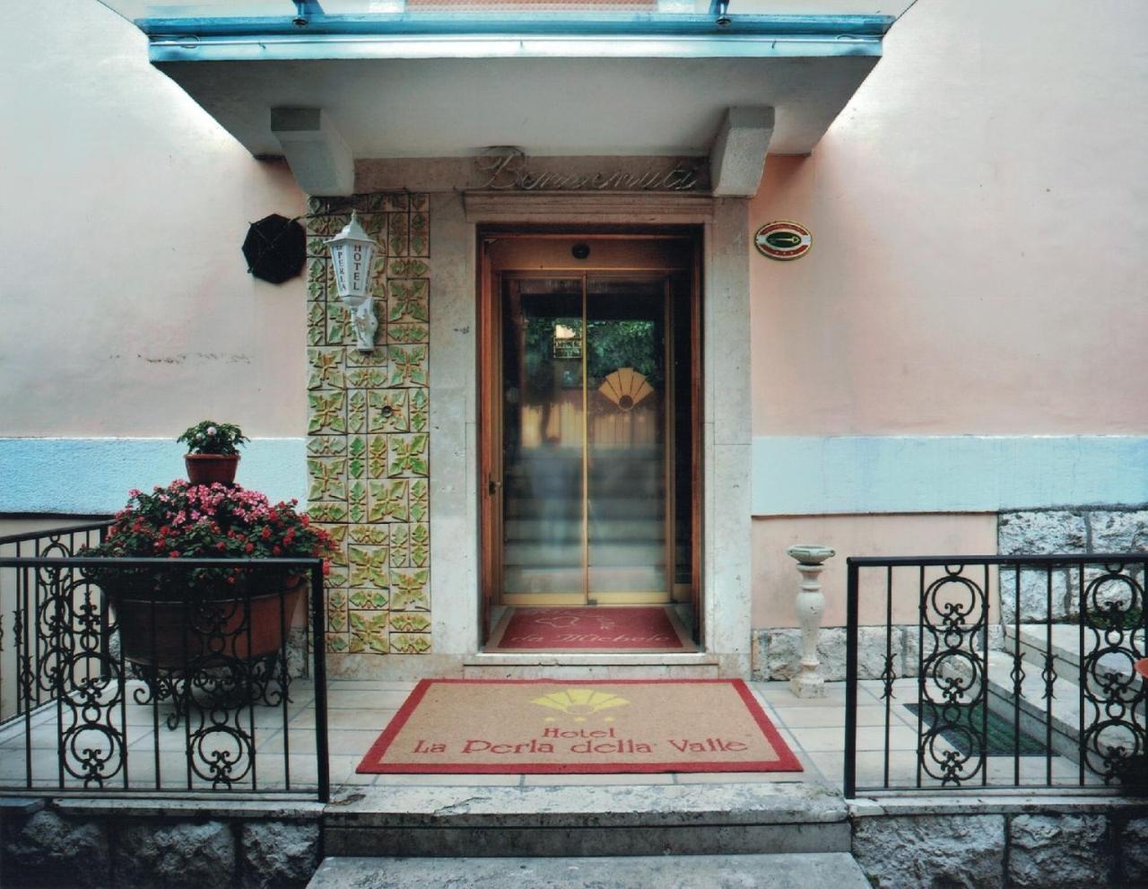 Albergo La Perla Civitella Roveto Esterno foto