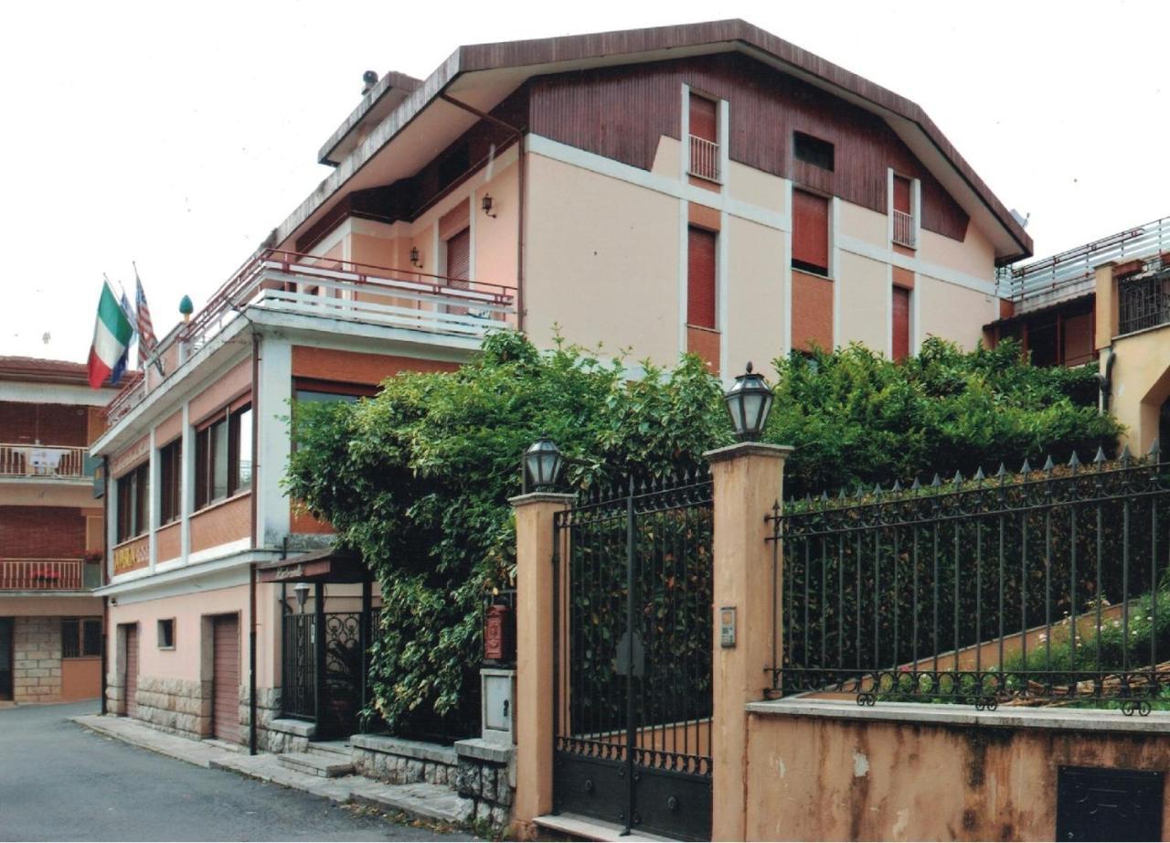 Albergo La Perla Civitella Roveto Esterno foto